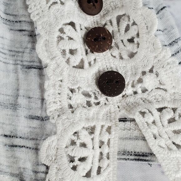 🔹️Lily Rose Gray Heather Embroidered Lace Scoop Neck 3/4 Sleeve Top Medium - Picture 8 of 11